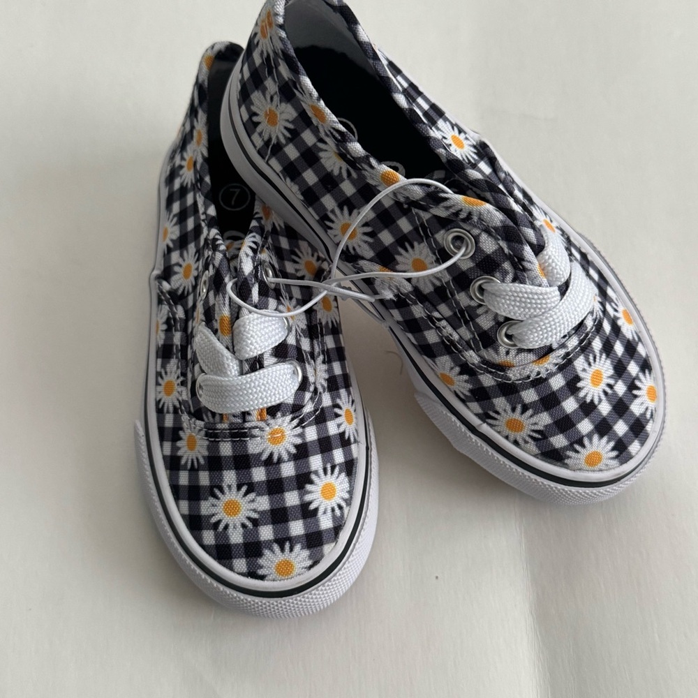 Giggle girls Checkered Daisy Floral Sneakers Size 7